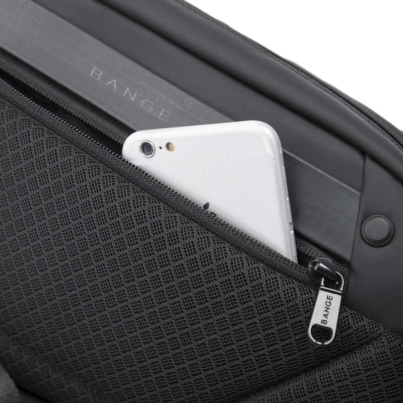 hidden pocket to put your phone here 